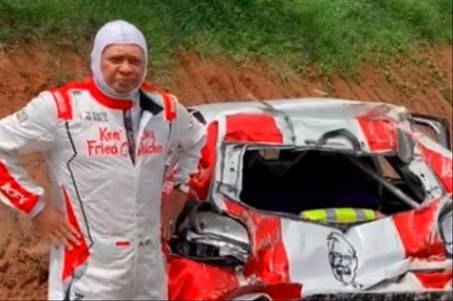 Pembalap Sean Gelael dan Bambang Soesatyo alias Bamsoet mengalami kecelakaan mobil saat ikut turut serta dalam Sprint Rally di Meikarta, Sabtu (27/11).