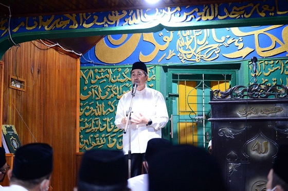 Gubri Syamsuar melakukan Safari Ramadan di Masjid Al Kubro, Padang Merbau Barat, Desa Koto Perambahan, Kecamatan Kampa, Kabupaten Kampar, Selasa (12/4/2022).