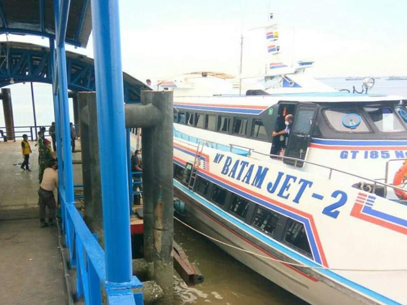 Aktifitas kapal Ferry di Pelabuhan Domestik Dumai.