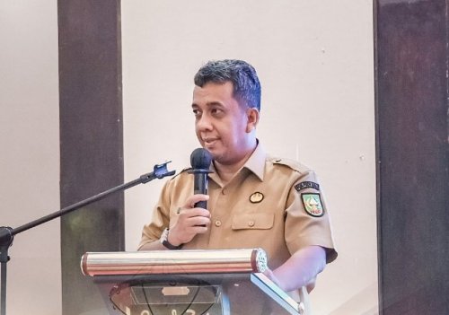 Kepala Disnakertrans Provinsi Riau Roni Rakhmat (foto/int)