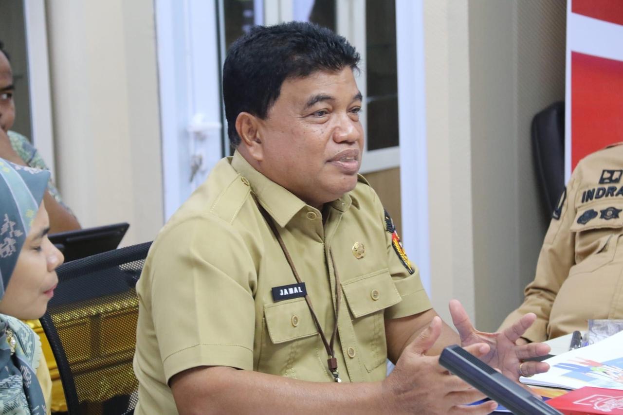 Kepala Dinas Pendidikan Kota Pekanbaru, Dr Abdul Jamal (foto/int)