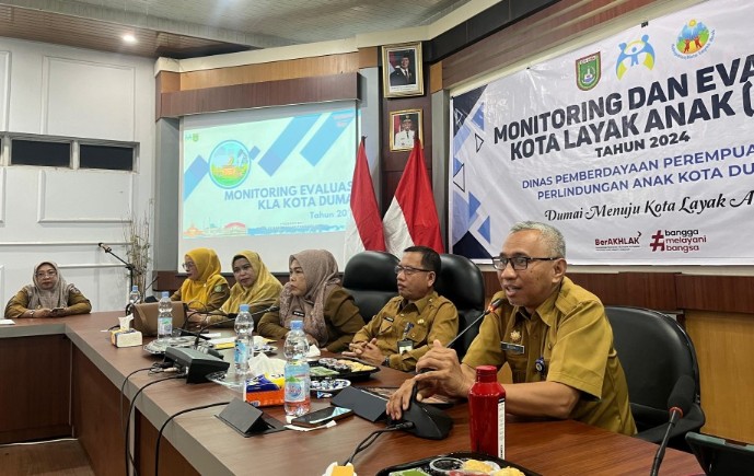 DPPPA melaksanakan Monev KLA yang dihadiri perwakilan OPD se-Kota Dumai, di ruang rapat Wan Dahlan Ibrahim (foto/bambang)