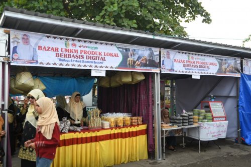 BRK Syariah percepat digitalisasi UMKM di Festival Pacu Jalur 2026 lewat QRIS.(foto: istimewa)