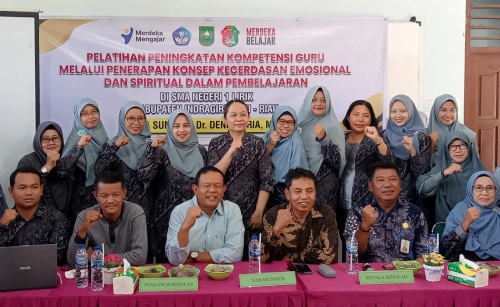 Pelatihan guru SMAN 1 Lirik.(foto: dasmun/halloriau.com)