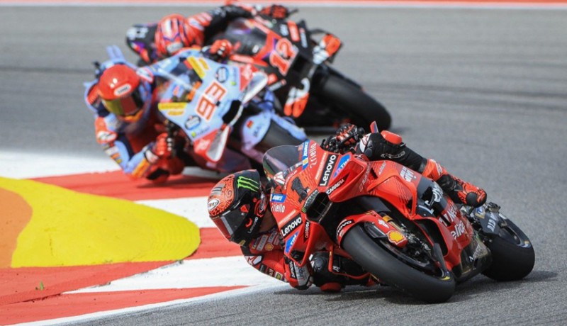 Bagnaia vs Marquez.(foto: int)