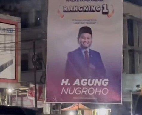 Spanduk dan baliho Bacalon Walikota Pekanbaru Agung Nugroho yang bertuliskan "Rangking 1".