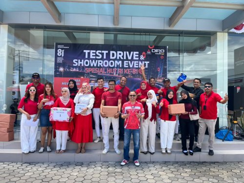 Suasana showroom event di DIPO Bukittinggi. Foto Ist