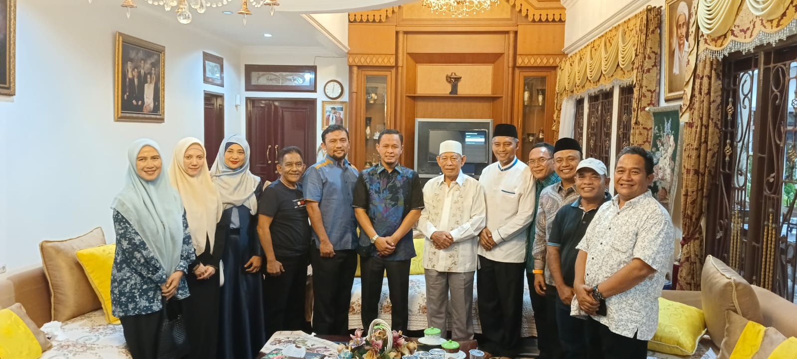 Pertemuan calon Walikota Pekanbaru Agung Nugroho bersama mantan Gubernur Riau Saleh Djasit, Senin (29/7/2024) (foto:ist) 