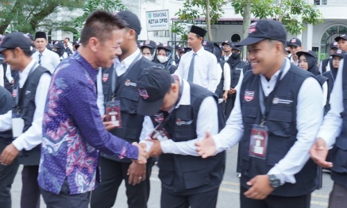 Bupati Rohil, Afrizal Sintong saat hadiri pengukuhan Pantarlih Bangko.(foto: afrizal/halloriau.com)