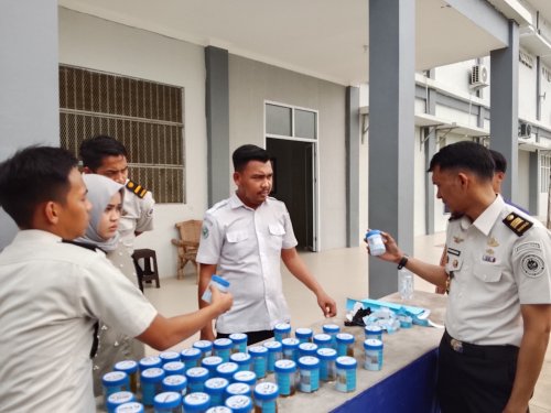 Cek urine mendadak 50 warga binaan Lapas Bagansiapiapi (foto/afrizal)