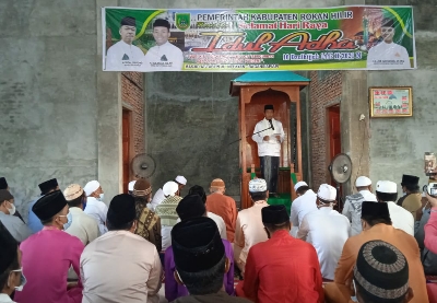 Wabup Rohil Sulaiman menjadi katib salat Iduladha di Masjid At Tabiin, Jalan Utama, Kelurahan Bagan Barat, Kecamata Bangko. 