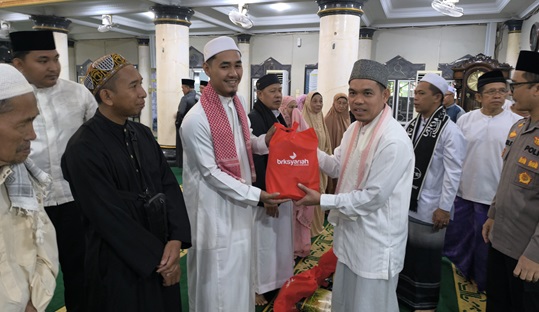 Pj Bupati, Erisman Yahya menggelar salat Subuh berjamaah (foto/yendra)