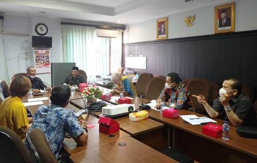 Hearing Komisi II DPRD Pekanbaru dan PT Securindo.(foto: int)