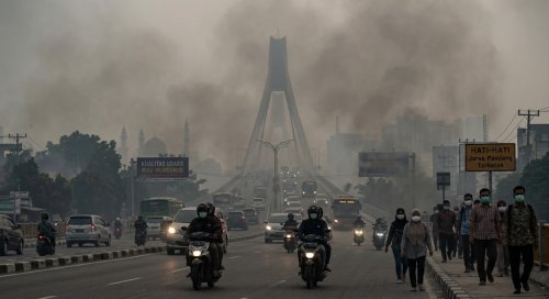 Kabut asap kembali selimuti Riau.(ilustrasi/AI/halloriau.com)