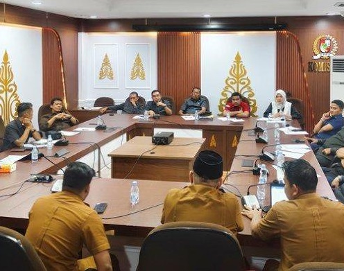 Komisi IV DPRD Pekanbaru akhirnya menggelar hearing dengan DLHK Pekanbaru, Senin sore (6/1/2025).