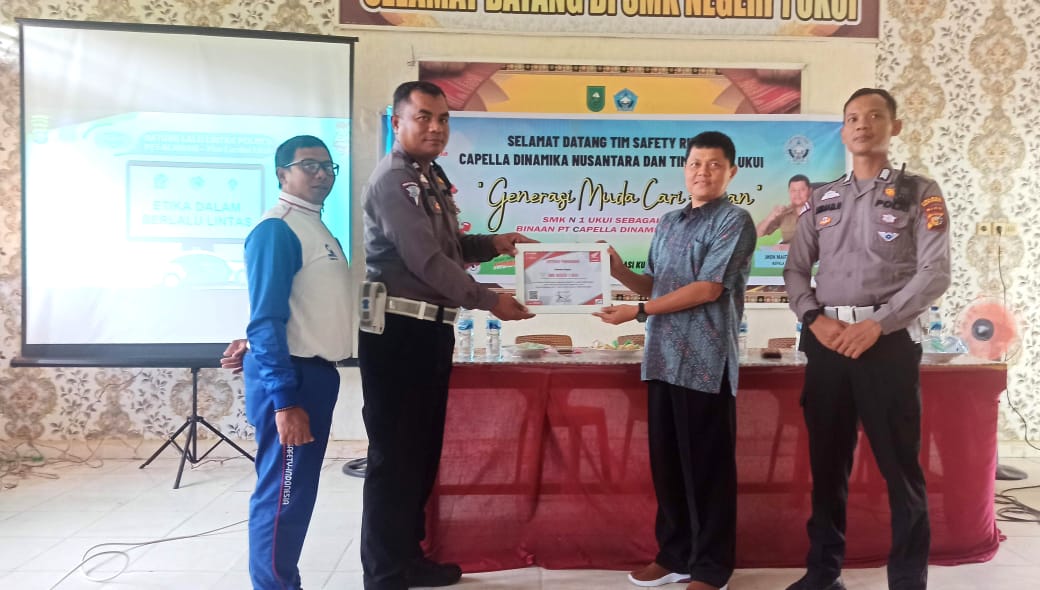 Bersinergi dengan Satlantas, Capella Honda Edukasi Cari Aman di SMKN 1 Ukui Pelalawan