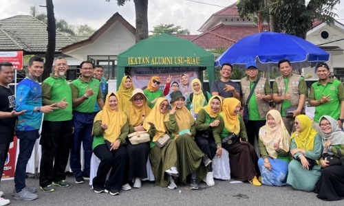 Pengurus IKA USU Riau foto bersama usai acara.(foto: herlina/halloriau.com)