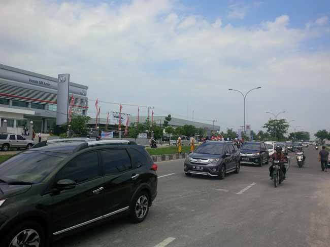 Konvoi Honda BR-V Curi Perhatian Masyarakat di Pekanbaru