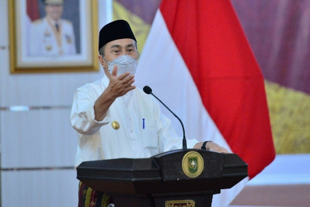 Gubernur Riau Syamsuar