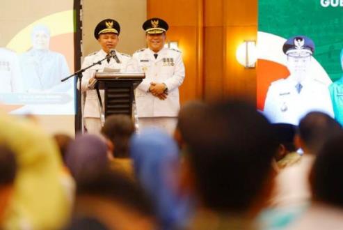 Governor of Riau, Abdul Wahid and Deputy Governor of Riau, SF Hariyanto after being inaugurated.(pict: int)