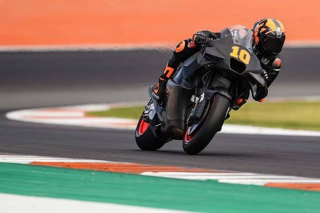 Luca Marini saat menunggangi Honda RC213V.(foto: int)