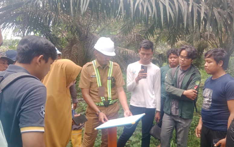 Proyek RS Otak dan Jantung Riau diprotes mahasiswa pertanian Unri (foto/yuni)