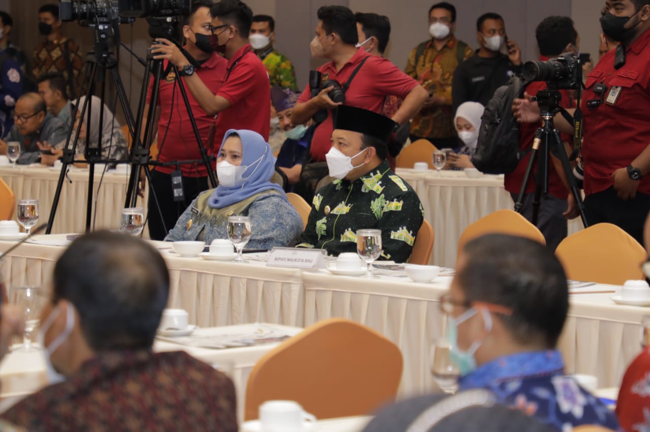 Wabup Siak Husni Merza menghadiri Rakor Gubernur se-Sumatera di Pekanbaru