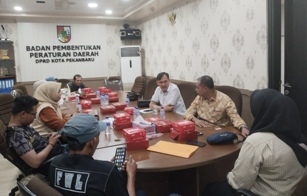 FWL audiensi bersama Fraksi Nurani Bangsa DPRD Pekanbaru (foto/Mimi)