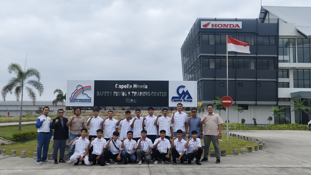 Tingkatkan Kualitas, Alumni SMK Binaan Capella Honda Riau Siap untuk Kerja
