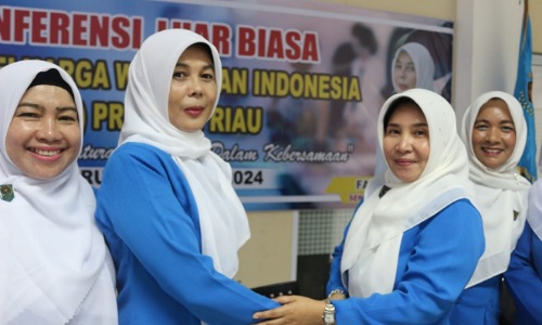 Ketua IKWI Riau 2024-29, Fatia Ulfa dan Hj Astuti usai KLB IKWI Riau.(foto: istimewa)