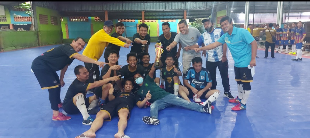 Siwo PWI Riau berhasil membawa pulang dua piala dalam kejuaraan nasional futsal dan sepakbola pra-porwanas yang digelar di Yogyakarta, 12 - 14 November 2021. 