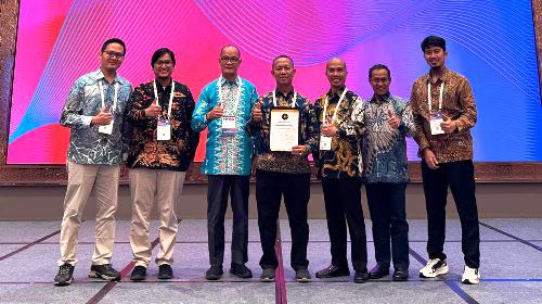 Rektor UIR, Prof Dr H Syafrinaldi SH MCL dalam acara Higher Education Summit: Asia Pacific 2024 di Galaxy International Convention Centre, Macau, China.(foto: istimewa)