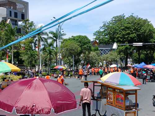Massa aksi membubarkan diri setelah Pemprov Riau dan Bupati Pelalawan menjanjikan solusi adil soal relokasi TNTN. (Foto: Sri Wahyuni)