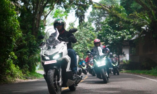 Capella Honda Riau Beberkan Tips #Cari_Aman Berkendara di Jalan Menurun