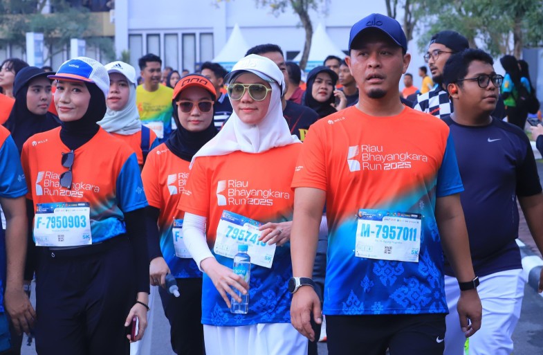 Istri Wako Pekanbaru, Sulastri Agung berpartisipasi dalam Bhayangkara Run 2025 (foto/dini)
