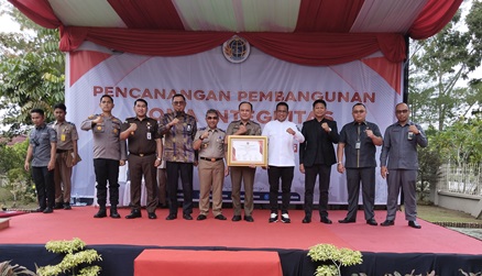 Pencanangan Pembangunan Zona Integritas Kantor Pertanahan Kabupaten Pelalawan yang digelar di halaman Kantor BPN Pelalawan (foto/Andy)