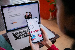 Telkomsel bersama Telkom University membuka pendaftaran program beasiswa dengan ikatan dinas (Telkomsel Scholaship Program with Ikatan Dinas) yang berlangsung selama periode pendaftaran 11 Mei hingga 7 Juni 2021. Informasi lengkap dapat diakses melalui tsp.smbbtelkom.ac.id atau email telkomscholarship@smbbtelkom.ac.id.
