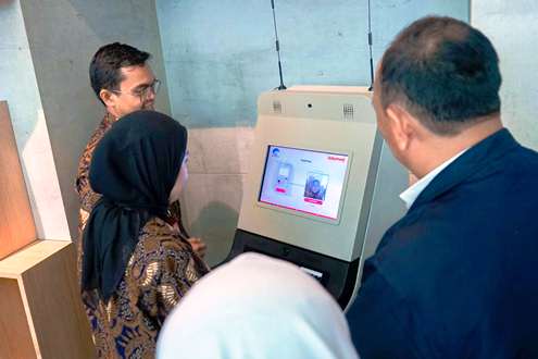 Teknologi face recognition diterapkan untuk memfasilitasi proses registrasi kartu prabayar dan ganti.(foto: istimewa)