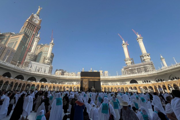 Pemerintah lindungi jemaah haji dan petugas haji ke dalam progam JKN (foto/int)