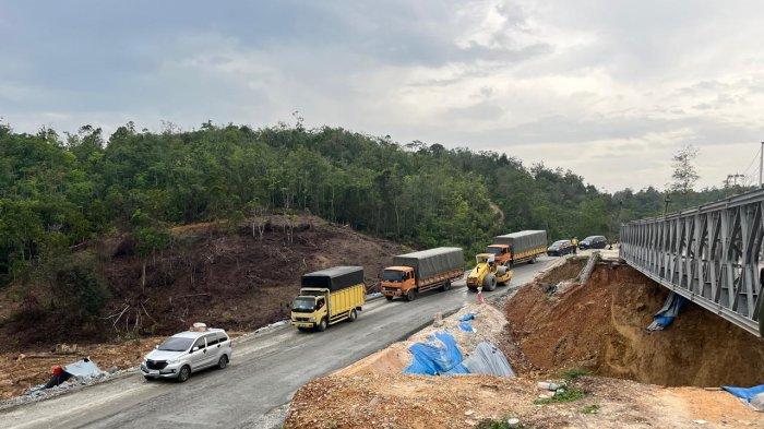 Trase baru jalan Lintas Riau-Sumbar tetap diaspal meski hujan (foto/tribunpku)