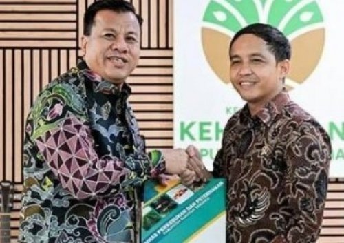 Bupati Kuansing nonaktif, Suhardiman Amby dan Menhut, Raja Juli Antoni.(foto: int)