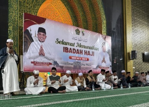 Bupati Zukri melepas 223 jemaah calon haji Kabupaten Pelalawan (foto/Andk
