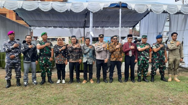 KPU Dumai gelar simulasi pemungutan suara Pilkada Serentak 2024 di lapangan Kantor Camat Dumai Barat (foto/bambang)