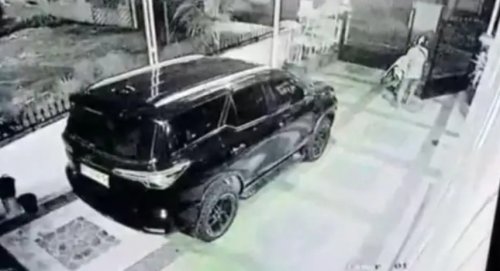 CCTV rekam aksi pencurian di rumah mantan Gubernur Riau, Syamsuar di Pekanbaru (foto/ist)