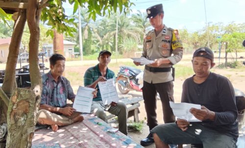 Polisi turun ke kawasan rawan karhutla di Rohil.(foto: afrizal/halloriau.com)