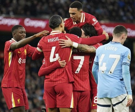 Liverpool menang 2-0 atas Manchester City dalam lanjutan Premier League.