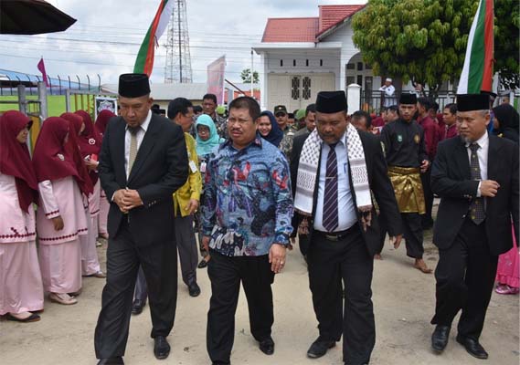 Bupati Bengkalis, Amril Mukminin saat berkunjung ke Pondok Moderen Al-Jauhar