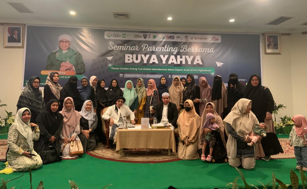 Seminar parenting Buya Yahya soal pengawasan dan mendidik anak di Pekanbaru (foto/Meri)