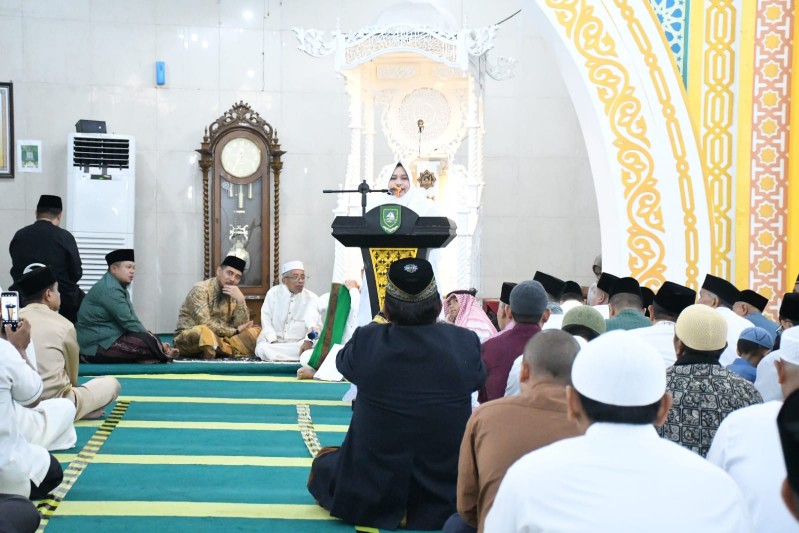 Bupati Kasmarni salat Idulfitri di Duri (foto/zul)