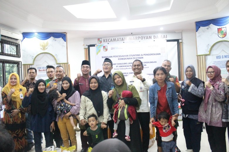 Bandara SSK II Pekanbaru salurkan sejumlah bantuan (foto/Yuni)